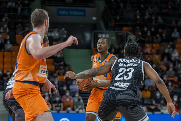 特林与恩昆 特林与恩昆